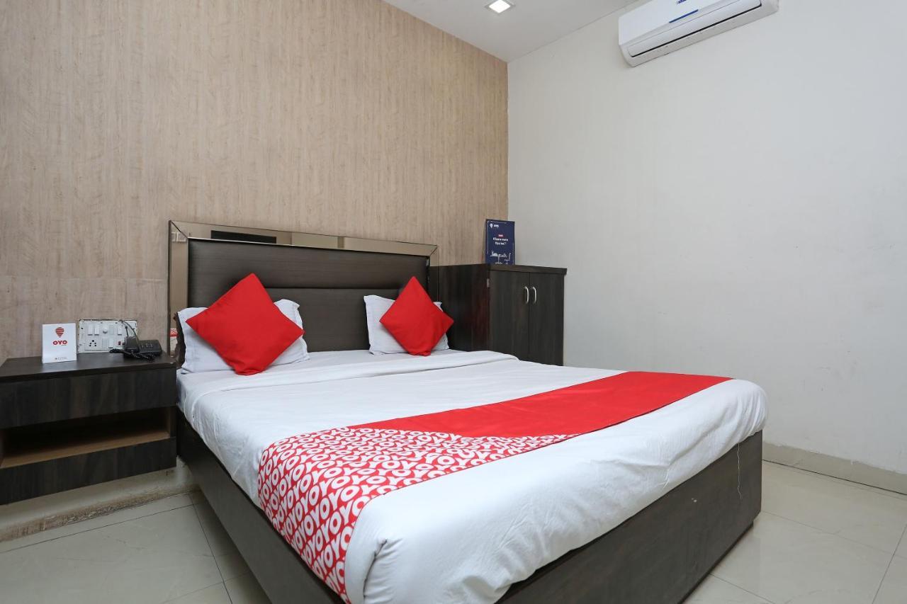 Oyo 6325 Hotel Kiran Rāipur Exteriör bild